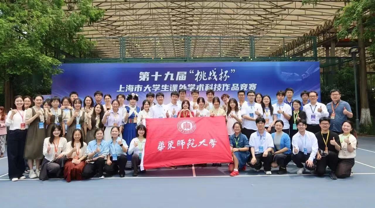 校团委科创部参与挑战杯赛事合影